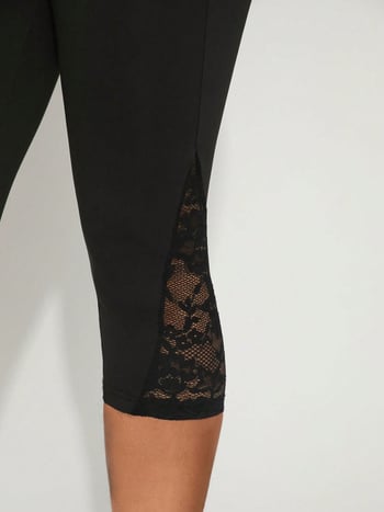 Дамски йога панталони с дантелена пачворк вложка, капри дължина, slim-fit