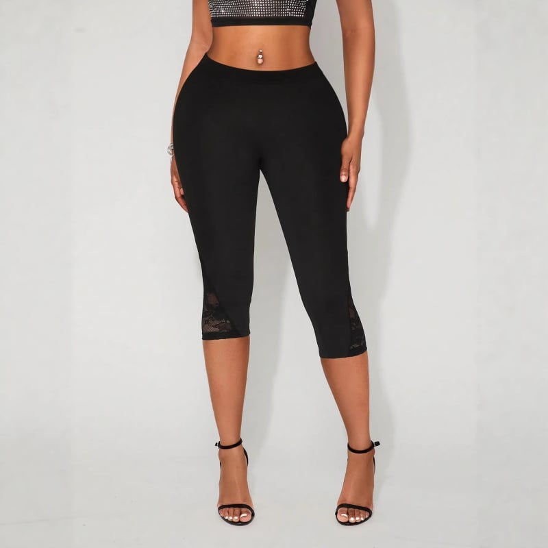 Дамски йога панталони с дантелена пачворк вложка, капри дължина, slim-fit
