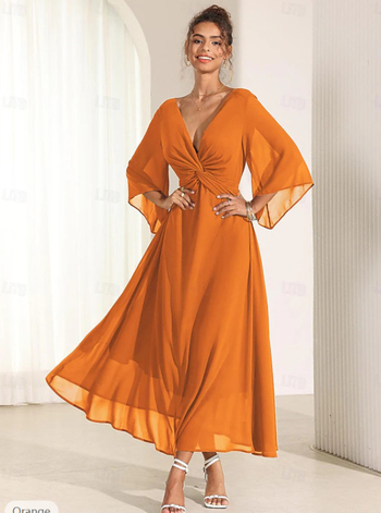 Μακρύ φόρεμα chiffon σε μονόχρωμο χρώμα, V-λαιμό, μανίκια τύπου φτερού
