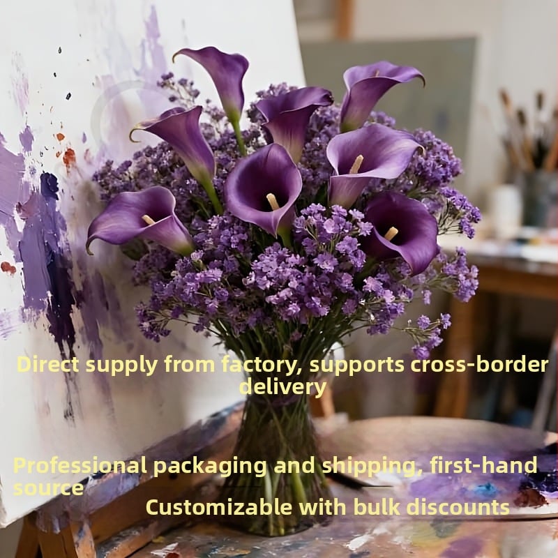 Purpurové umelé kvety: kalla ľalia a gypsophila – zmiešaná aranžácia