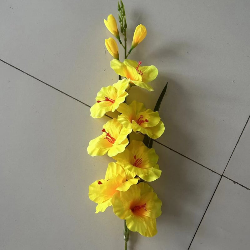 Umelá Calla Lily, dekoratívna rastlina do domova a obývačky