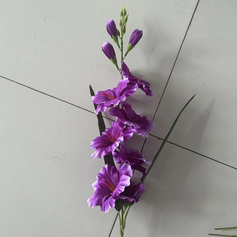 Umelá Calla Lily, dekoratívna rastlina do domova a obývačky