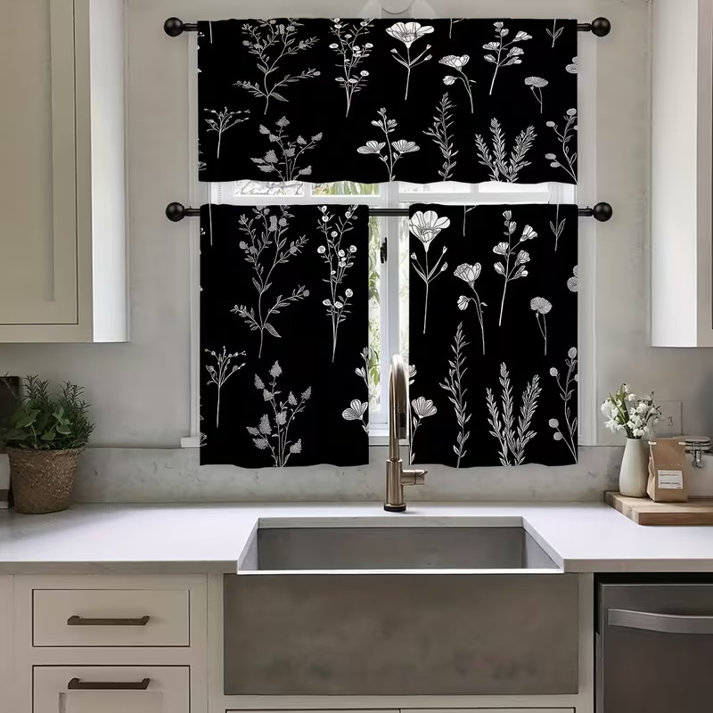 Retro függönyök sötét alapon zöld növény- és virágmintával, minimalist design konyhához és étkezőhöz, porálló dekoráció