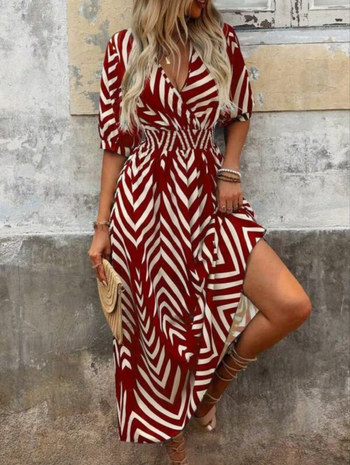 Ριγέ μαύρο-λευκό φόρεμα με V-λαιμό, Α-γραμμής σιλουέτα, ζώνη στη μέση, 3/4 μανίκια, πολυεστέρας