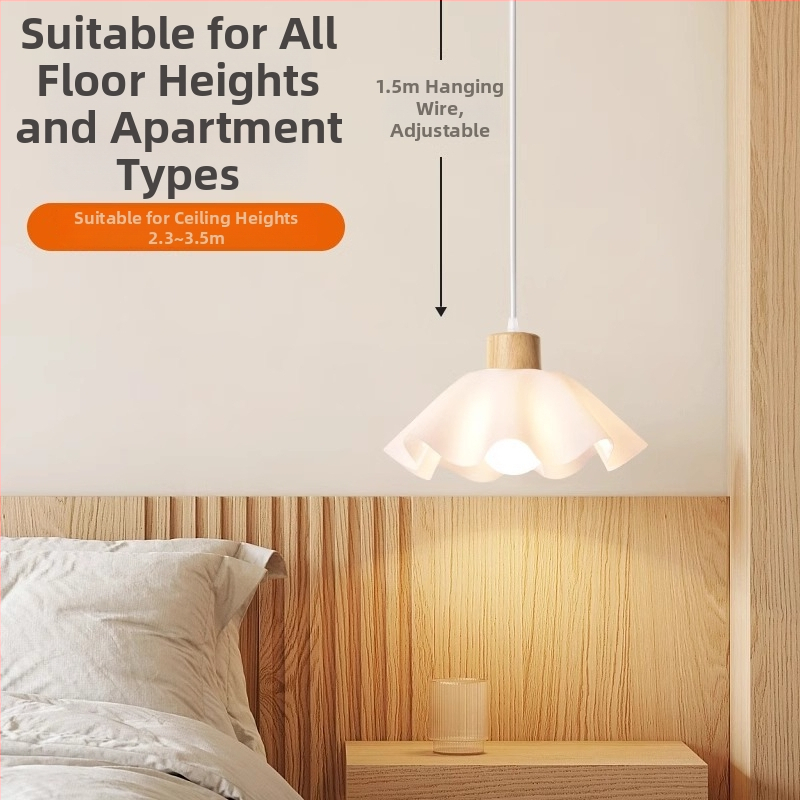 Drevený luster kremovej farby s tvarom lupena, moderný minimalistický štýl, jednohľadový, vhodný do spálne a reštaurácie