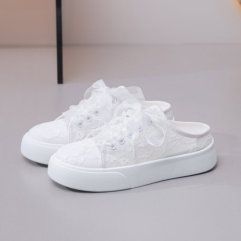 Fehér női cipő csipkés hálós szerkezettel, légáteresztő, hátul nyitott slip-on, nyár, vastag talp, mindennapi zárt orrú