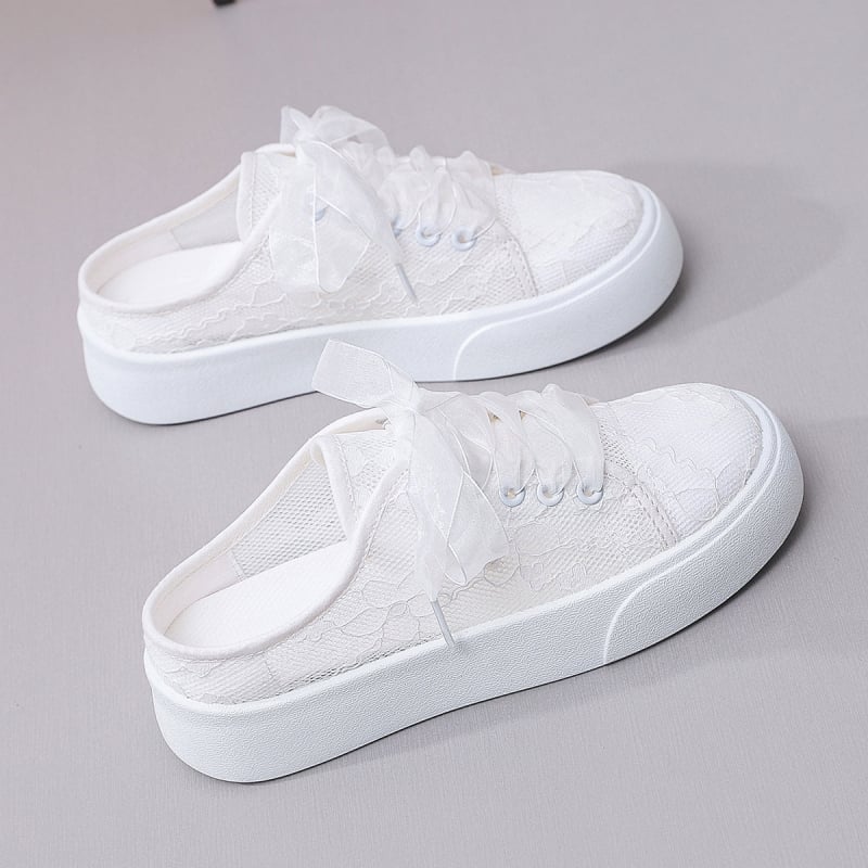 Fehér női cipő csipkés hálós szerkezettel, légáteresztő, hátul nyitott slip-on, nyár, vastag talp, mindennapi zárt orrú