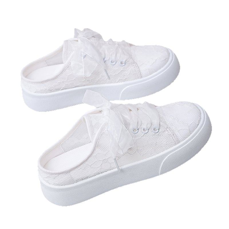 Fehér női cipő csipkés hálós szerkezettel, légáteresztő, hátul nyitott slip-on, nyár, vastag talp, mindennapi zárt orrú