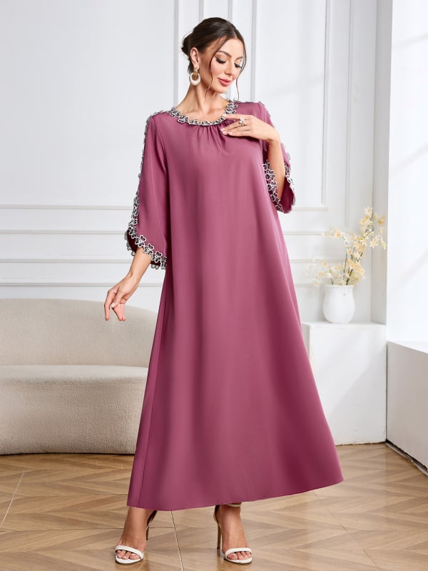 Elegantné krajkové dlhé šaty s okrúhlym výstrihom