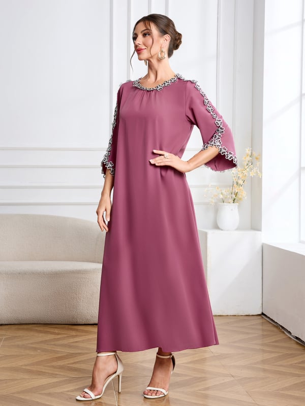 Elegantné krajkové dlhé šaty s okrúhlym výstrihom