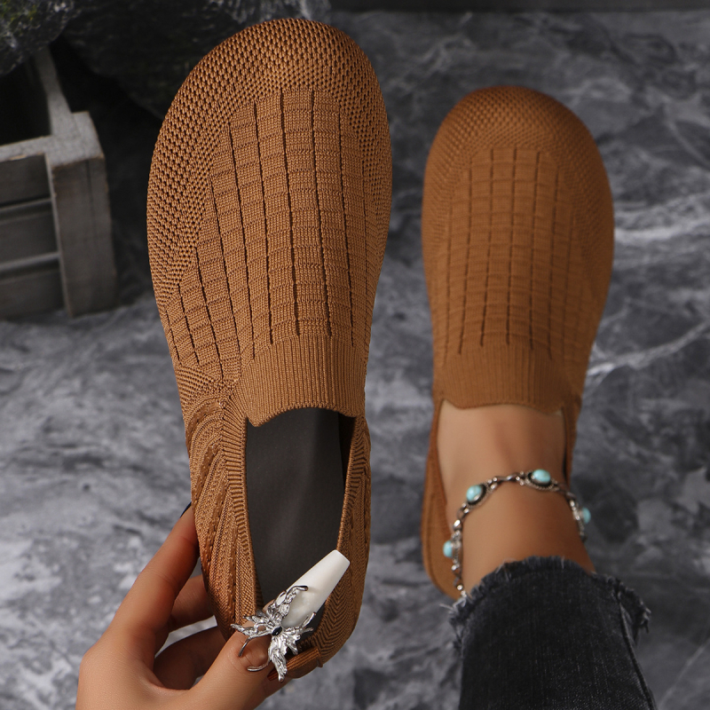 Γυναικείες slip-on με στρογγυλή μύτη, μονόχρωμες, φλατ σόλα, Plus Size, άνοιξη-καλοκαίρι 2025
