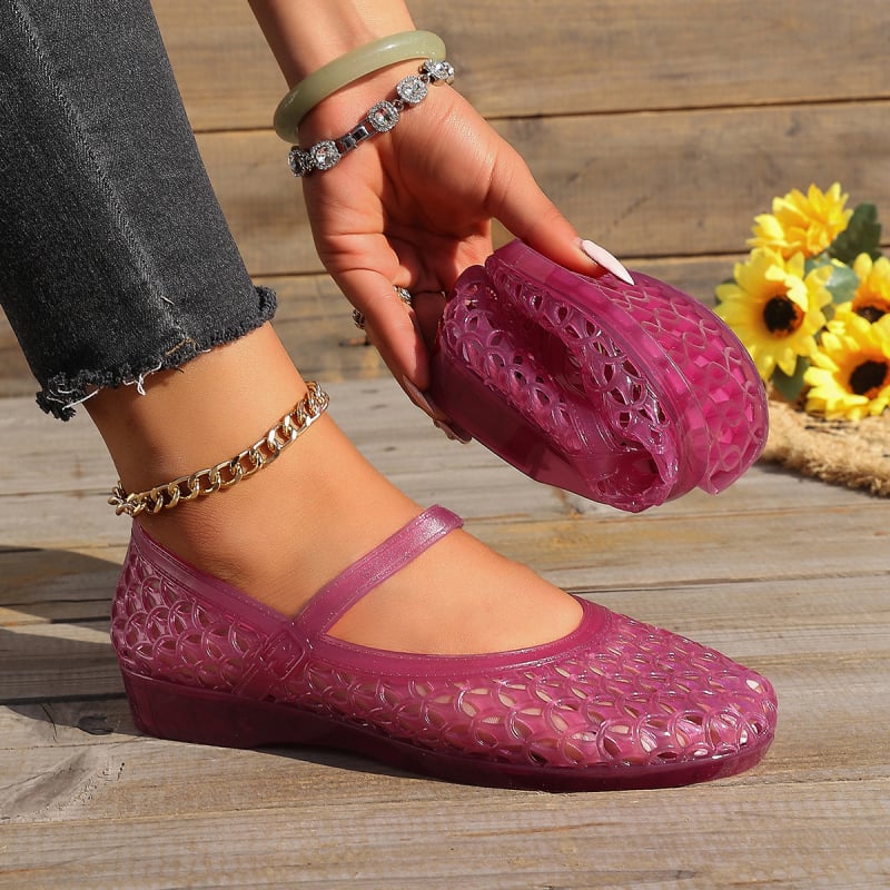 Női perforált slip-on szandál, lapos talpú, tavasz-nyár 2026