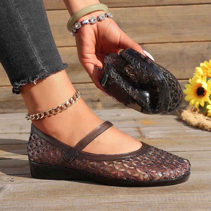 Női perforált slip-on szandál, lapos talpú, tavasz-nyár 2026