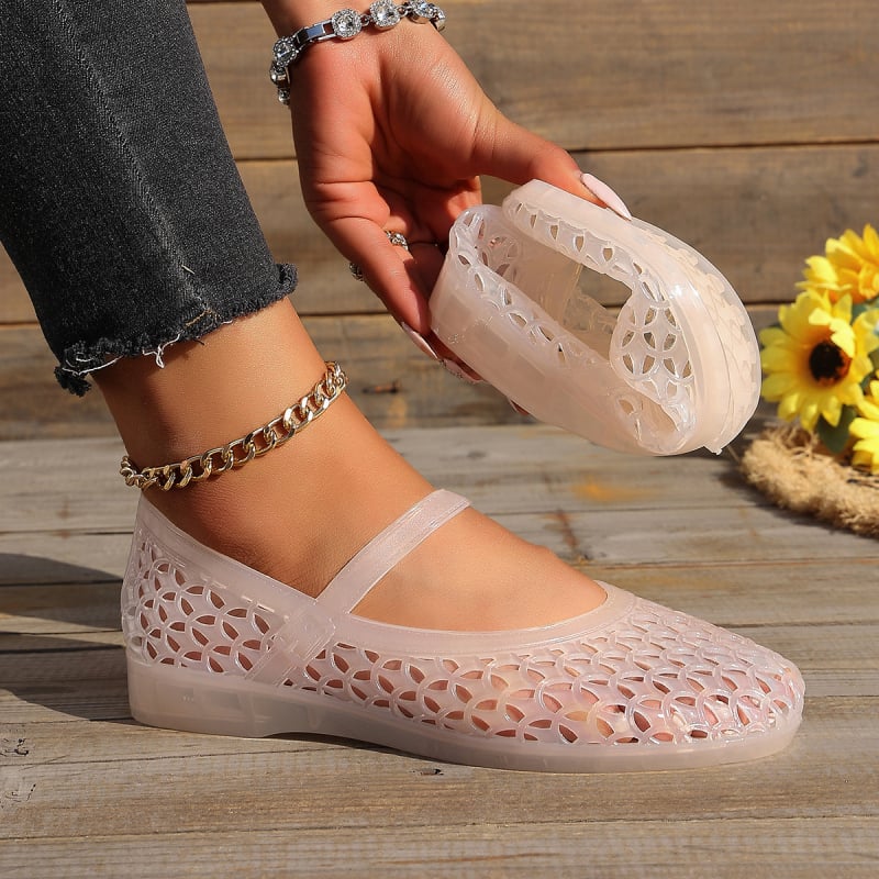 Női perforált slip-on szandál, lapos talpú, tavasz-nyár 2026