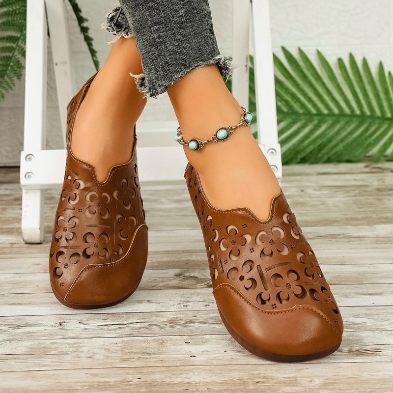 Női lyukacsos cipő, lapos talpú, retro stílus, kerek orr, etnikus dizájn, alacsony felső, slip-on