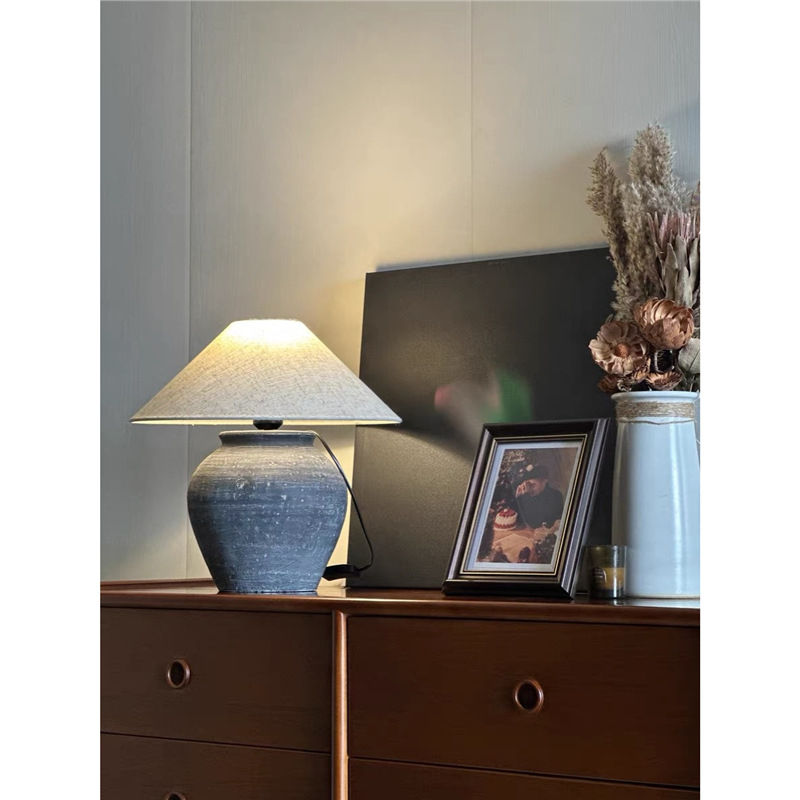 Wabi-sabi keramická stolná lampa s drevenou základňou, retro nočná lampa do obývačky, pracovne alebo spálne