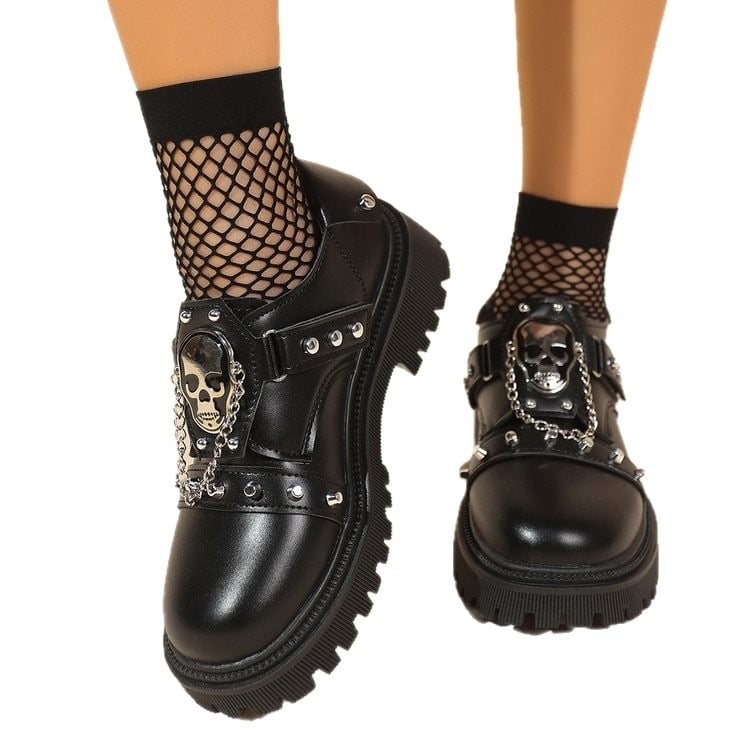 2026 proljetne kožne cipele s zakovnicama i lubanjom, lanac, unisex, niski gornji dio, okrugla nosnica, debeli pet 3-5 cm, PU gornji dio, slip-on