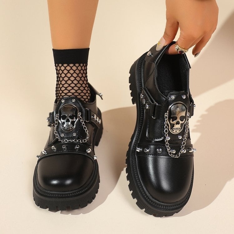 2026 proljetne kožne cipele s zakovnicama i lubanjom, lanac, unisex, niski gornji dio, okrugla nosnica, debeli pet 3-5 cm, PU gornji dio, slip-on