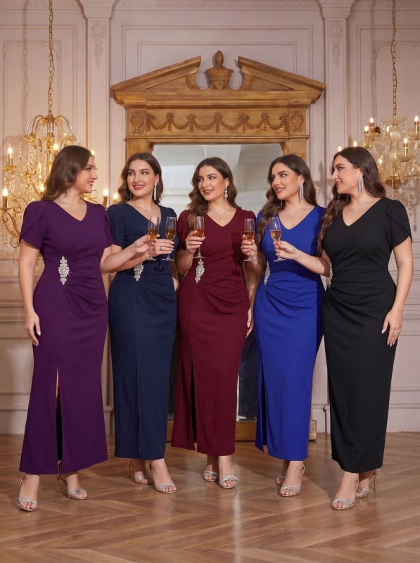 Plusz méretű elegáns koszorúslány ruha, karcsúsított fazonú midi hosszúságú, kötött anyagból