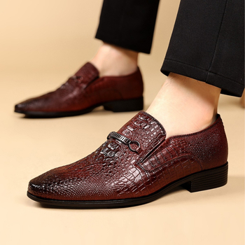 Liqiang 4008 pantofi loafers bărbați cu model de șarpe în relief, vârf ascuțit, slip-on cu cataramă