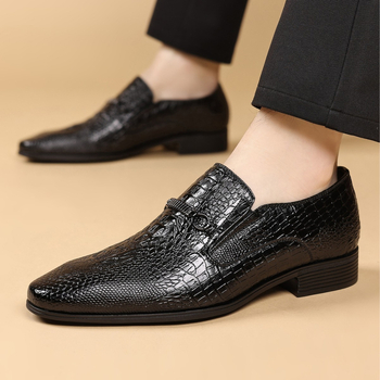 Liqiang 4008 pantofi loafers bărbați cu model de șarpe în relief, vârf ascuțit, slip-on cu cataramă