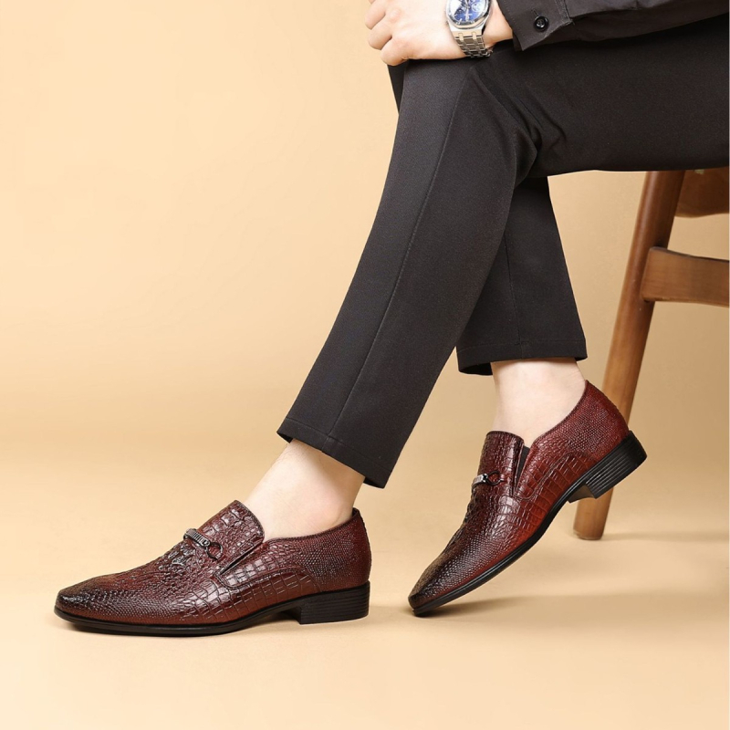 Liqiang 4008 pantofi loafers bărbați cu model de șarpe în relief, vârf ascuțit, slip-on cu cataramă