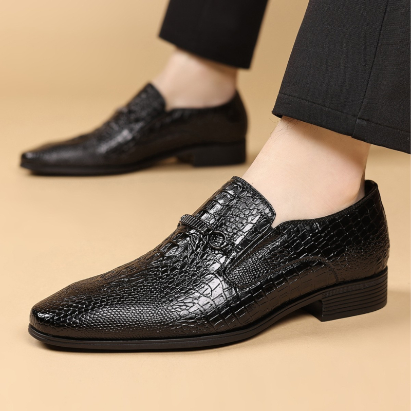 Liqiang 4008 pantofi loafers bărbați cu model de șarpe în relief, vârf ascuțit, slip-on cu cataramă
