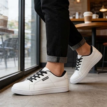 Légáteresztő, klasszikus férfi sneakers - alacsony profil, mindennapi vászoncipők, fehér vagy fekete.