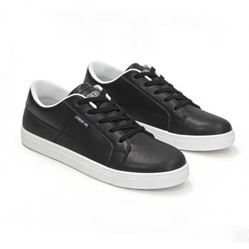 Légáteresztő, klasszikus férfi sneakers - alacsony profil, mindennapi vászoncipők, fehér vagy fekete.