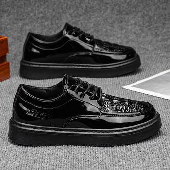 Pantofi casual din piele pentru bărbați, respirabili și comozi, design simplu și modern, glezna joasă, talpă groasă, PU partea superioară, PVC talpă, model gravat în formă de aripă