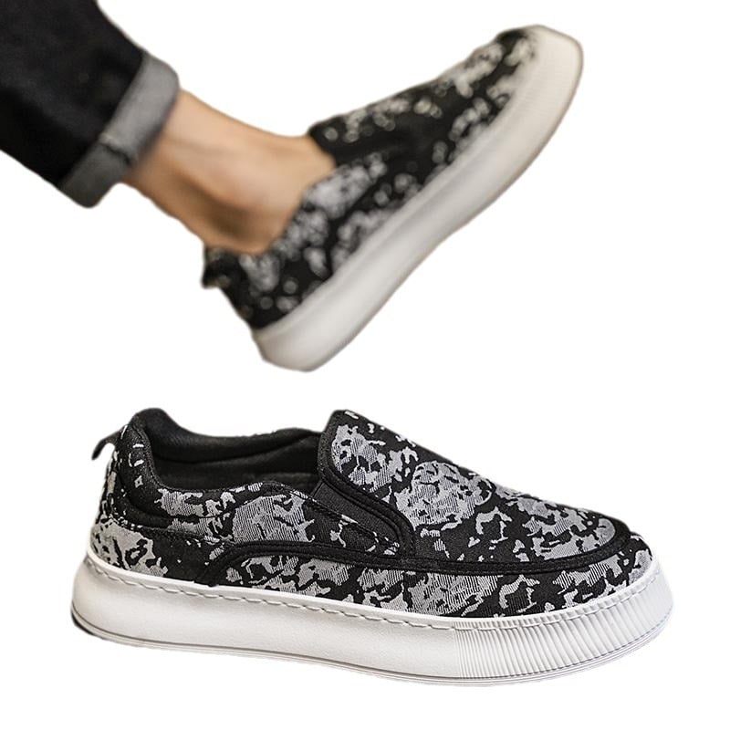 Férfi nyári slip-on sportcipő kamufláž mintával, textil felsőrész, vastag talp