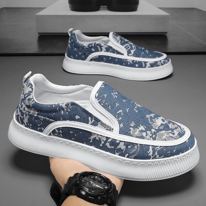Férfi nyári slip-on sportcipő kamufláž mintával, textil felsőrész, vastag talp
