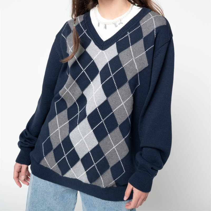 Gyapjúból készült hosszú ujjú felső, V-nyakú, diamant mintázatú kockás minta, laza szabású, preppy stílus