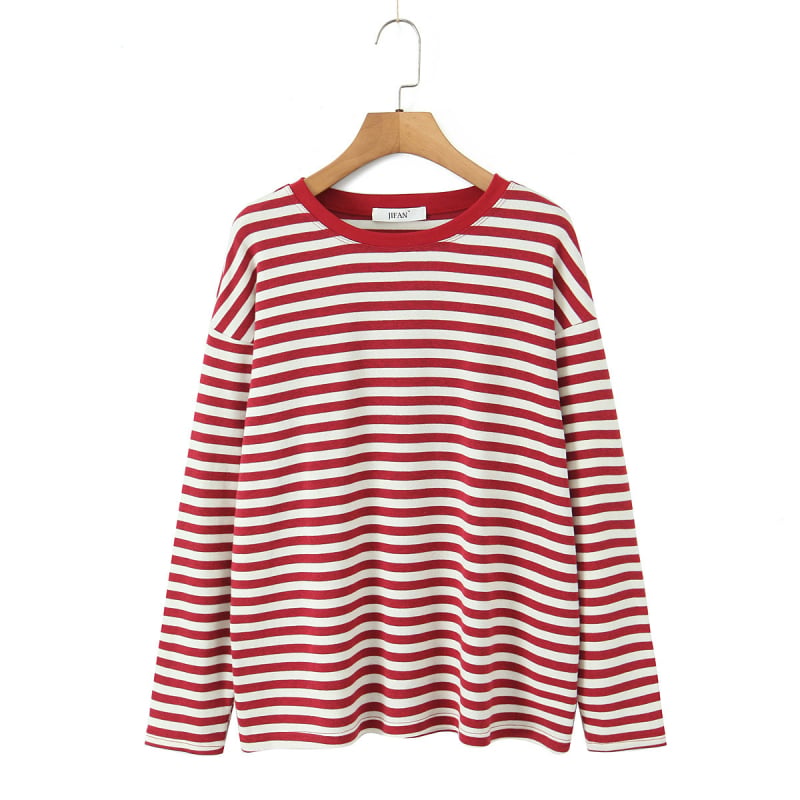 Set feminin în stil american retro, cu blocuri de culoare și dungi: tricou lejer tip T și șorturi cu talie înaltă, croi larg