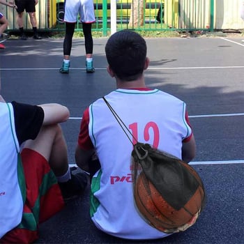 Mindennapi sporttáska kosárlabdára, futballra és röplabdára, húzózáras hálós labdátartóval, poliészter, modell 1002-04