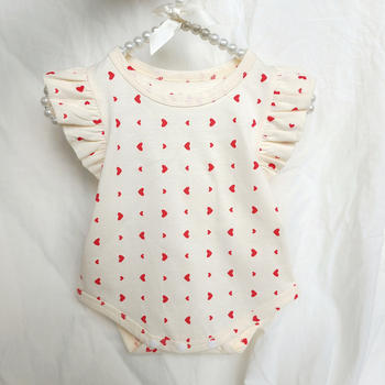 Salopetă de vară din bumbac pentru fetițe – piesă unică, cu inimioară mică, fără mâneci