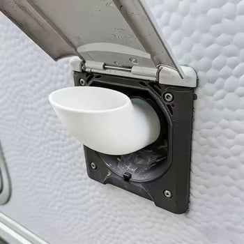 Dispozitiv universal imprimat 3D pentru umplerea rezervorului de apă al RV-ului în camping