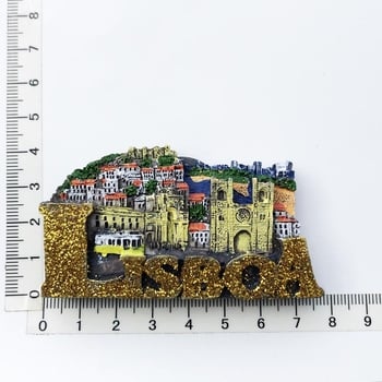 Lisszabon, Portugália, turisztikai szuvenírek, kézműves termékek, gyantával festett mágnesek, hűtőmágnesek