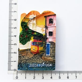 Lisszabon, Portugália, turisztikai szuvenírek, kézműves termékek, gyantával festett mágnesek, hűtőmágnesek