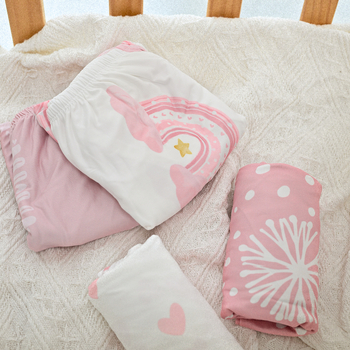 Set posteljine za bebu s elastičnim navlakom madraca od Milk-Silk, mekani dječji krevet, cvjetni dezen, 4 komada, 82×41×8 cm