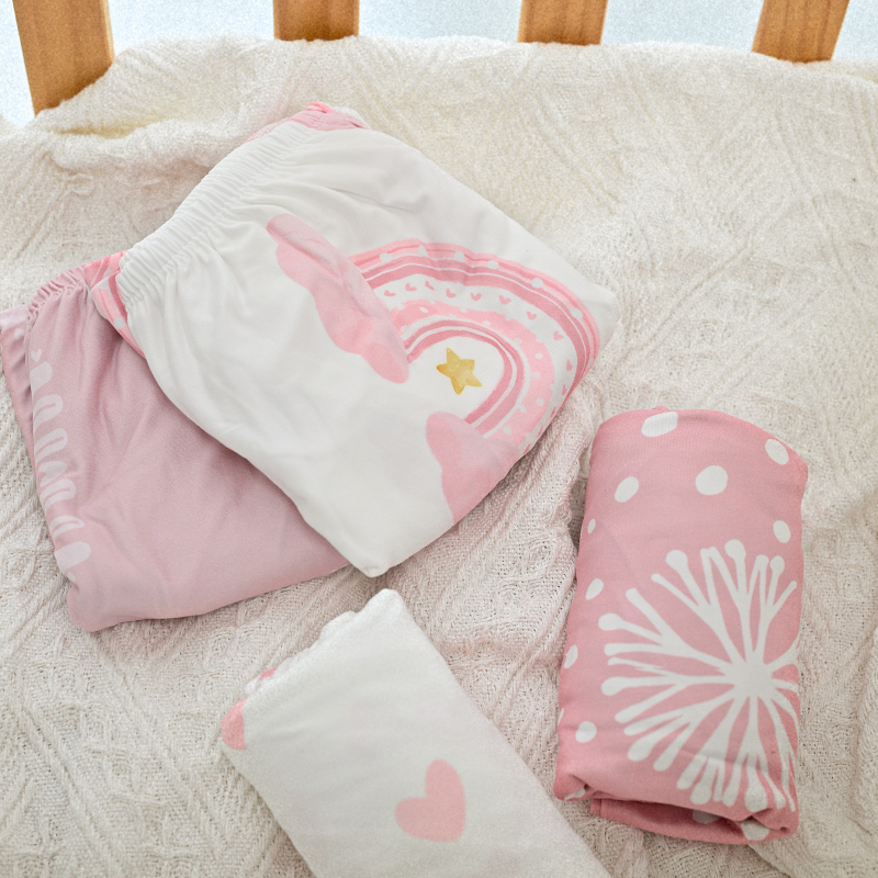 Set posteljine za bebu s elastičnim navlakom madraca od Milk-Silk, mekani dječji krevet, cvjetni dezen, 4 komada, 82×41×8 cm