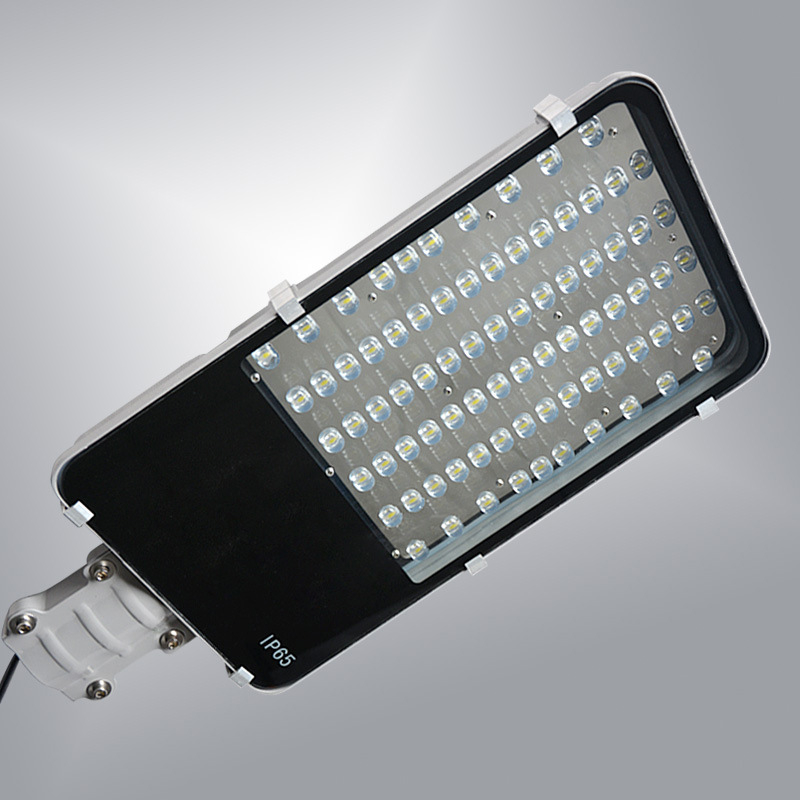 LED οδικός φωτισμός 100W με βραχίονας, 220V, 6000K, 10000 lm, IP65, αλουμινένιο περίβλημα, δέσμη 75°×145°, κατάλληλος για κήπους και γειτονιές