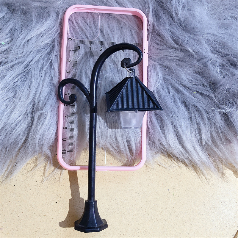 DIY set smole: osvijetljena ulična lampica kao dekorativna figurica, krem ljepilo i dodaci za izradu vlastitog kućišta za mobitel