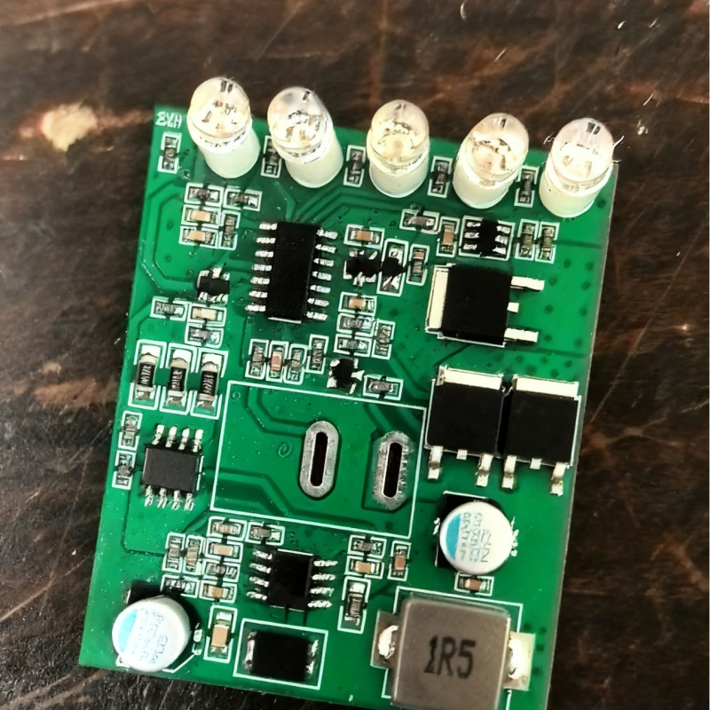 PWM solarni regulator za fotonaponski sustav s nadzorom javne rasvjete, izlaz 12V