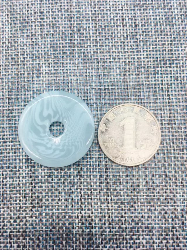 Imitacija žada od akrilnih malih kružnih pločica za DIY nakit - bijele i zelene nijanse žada