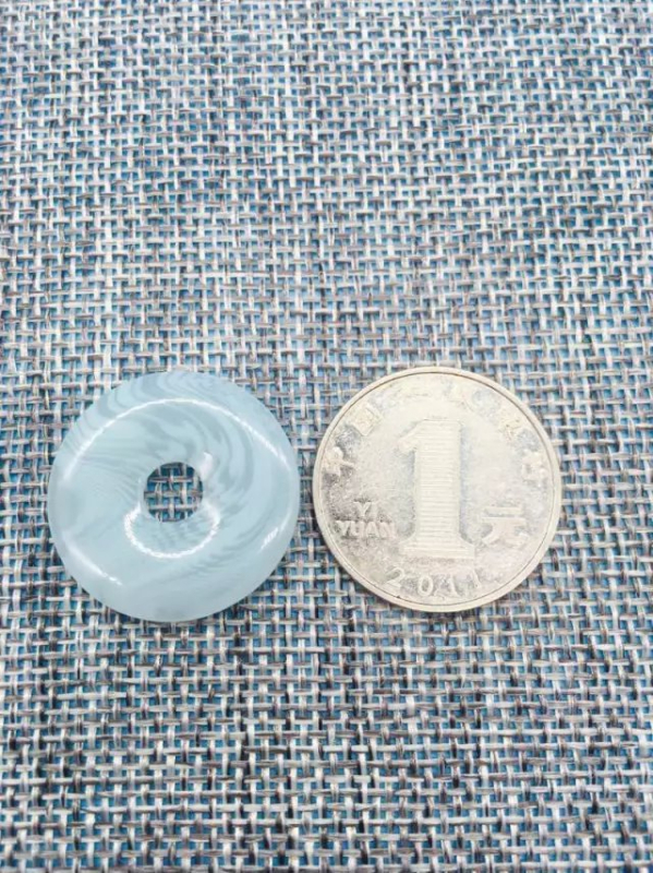 Imitacija žada od akrilnih malih kružnih pločica za DIY nakit - bijele i zelene nijanse žada