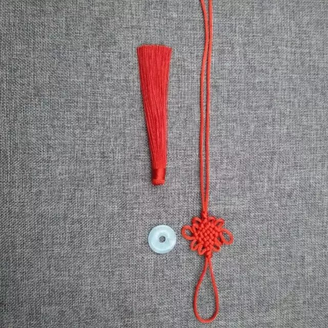 Imitacija žada od akrilnih malih kružnih pločica za DIY nakit - bijele i zelene nijanse žada
