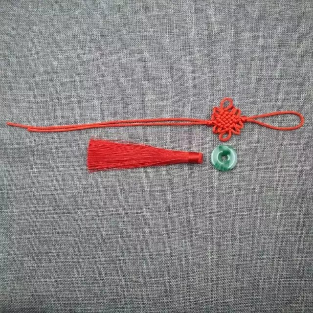 Imitacija žada od akrilnih malih kružnih pločica za DIY nakit - bijele i zelene nijanse žada