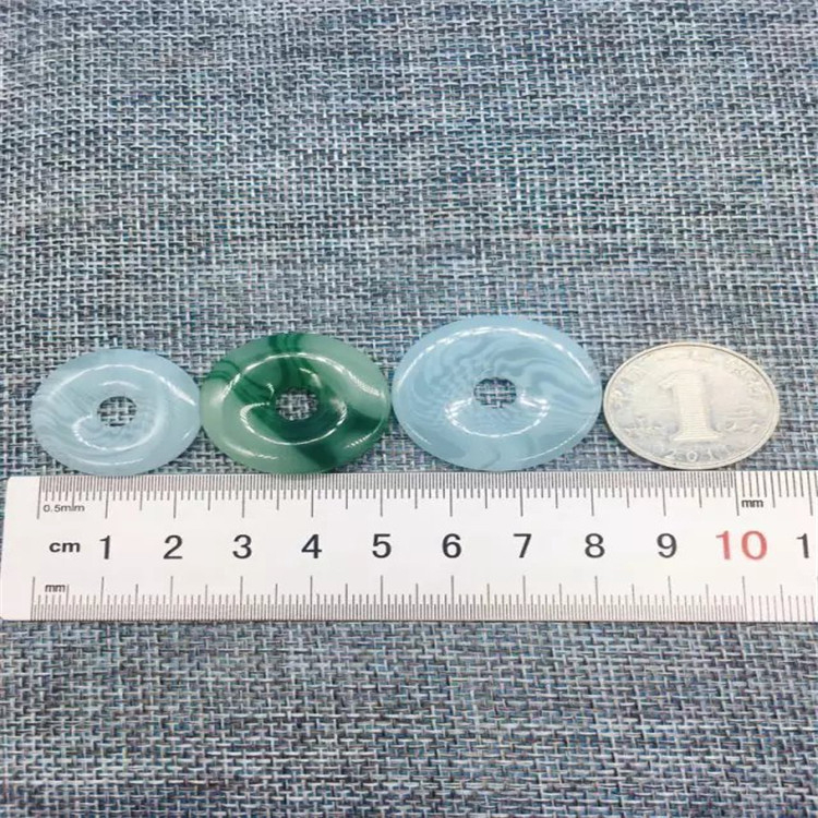 Imitacija žada od akrilnih malih kružnih pločica za DIY nakit - bijele i zelene nijanse žada