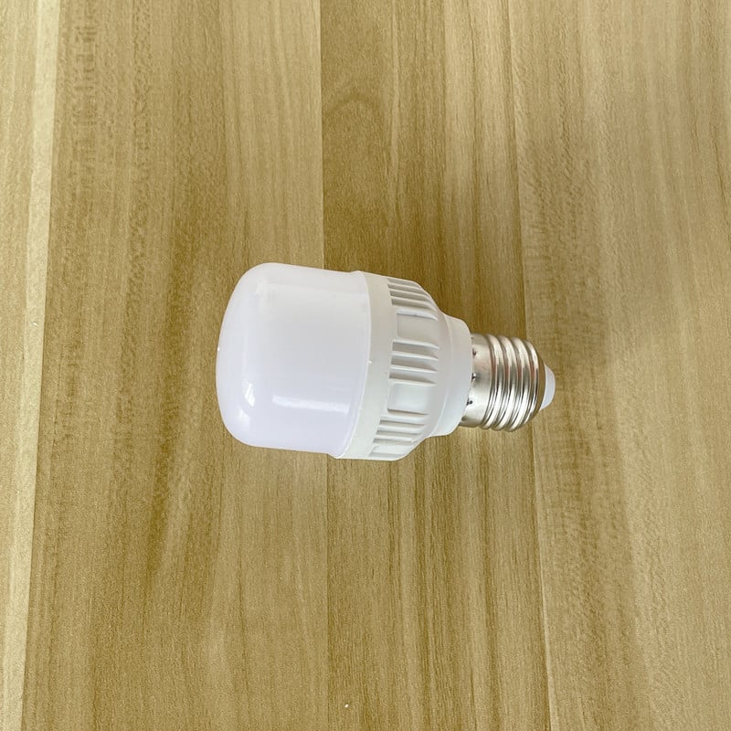 LED πλαστικό λαμπάκι με βάση E27 βιδωτή — αδιάβροχο, διακοσμητικό φωτιστικό, εξοικονόμηση ενέργειας